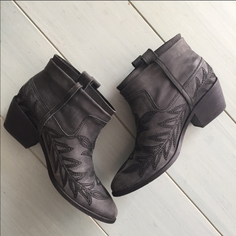 Joie leather booties size 8.5